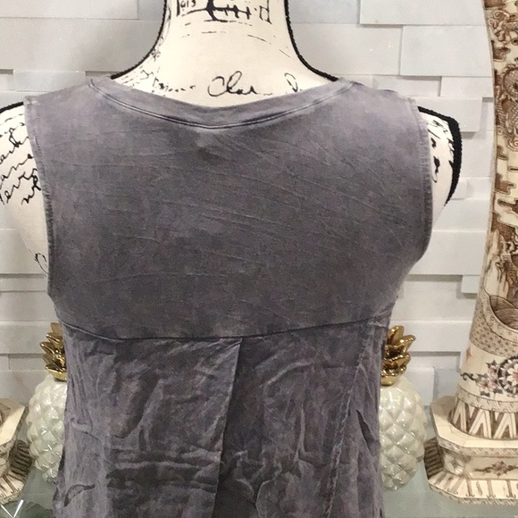 🆕 Distressed Front Pocket Sleeveless Tank Top - Picture 9 of 12